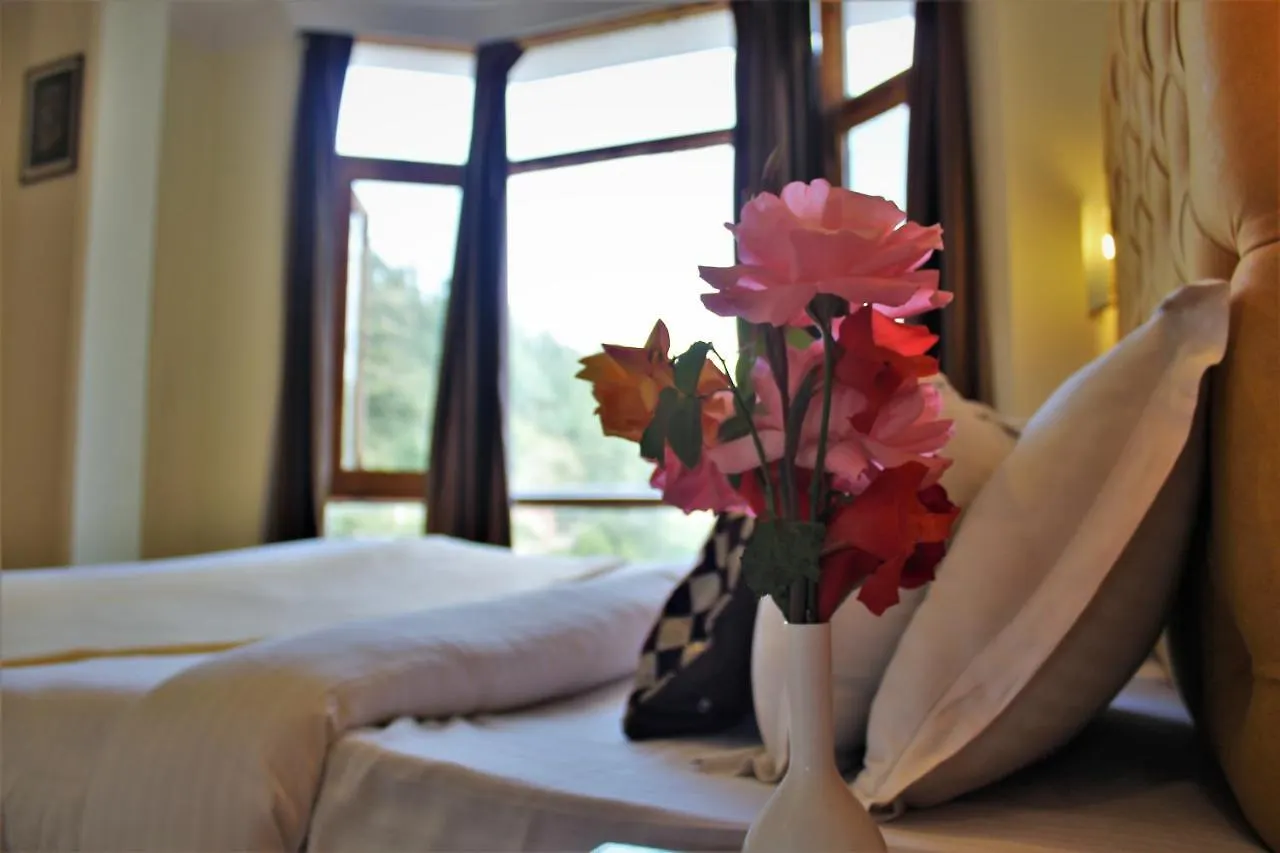 *** Hotel Golf Links Resort Shimla India